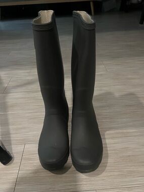 Women's Black Tall Rain Boots - Sleek Waterproof Design